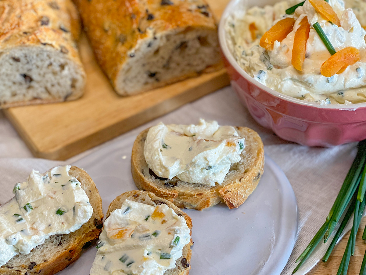 Brotzeit Frischkäse Radieschen